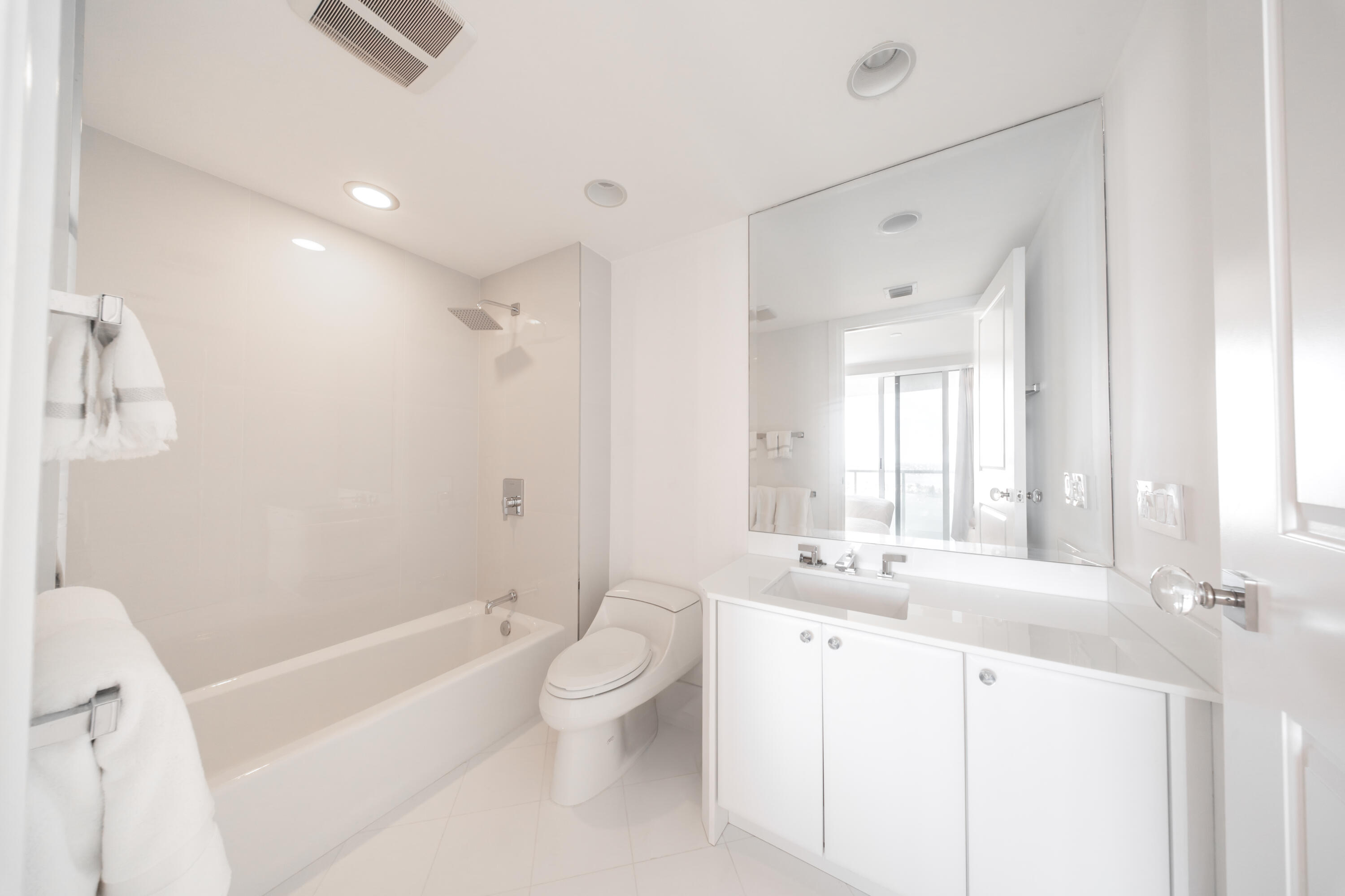 2700 N Ocean #2503a, Riviera Beach FL 33404