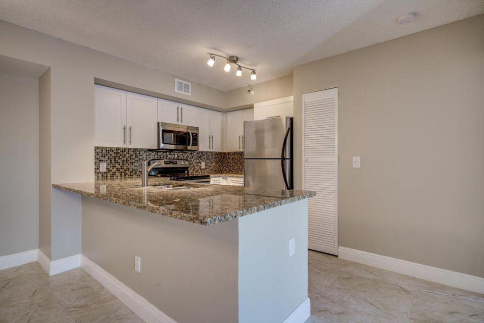 140 Yacht Club #206, Hypoluxo FL 33462