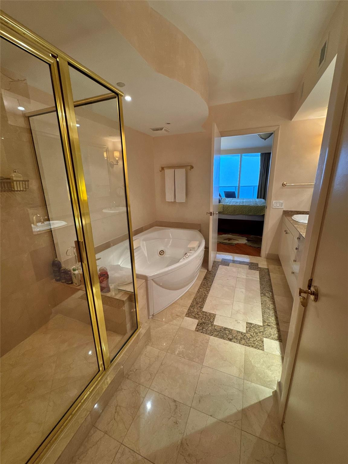 19111 Collins #2807, Sunny Isles Beach FL 33160