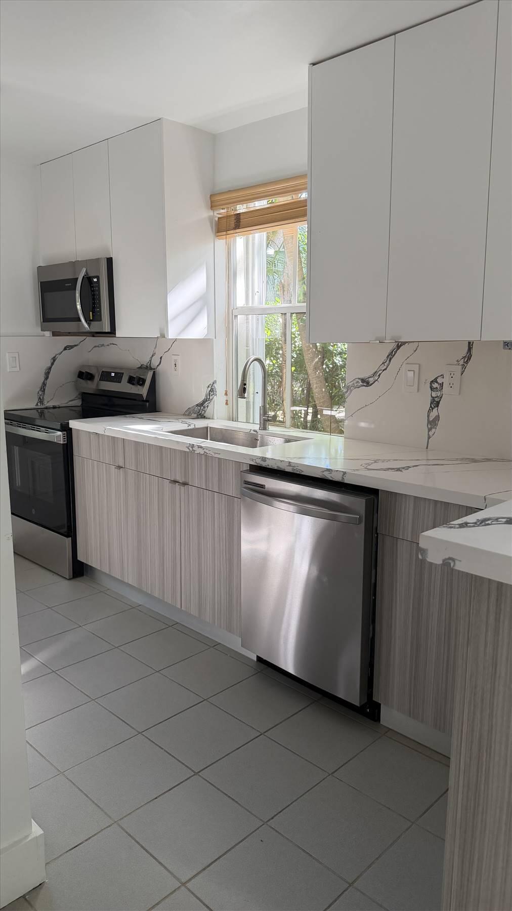 3611 SW 37th #19, Coconut Grove FL 33133