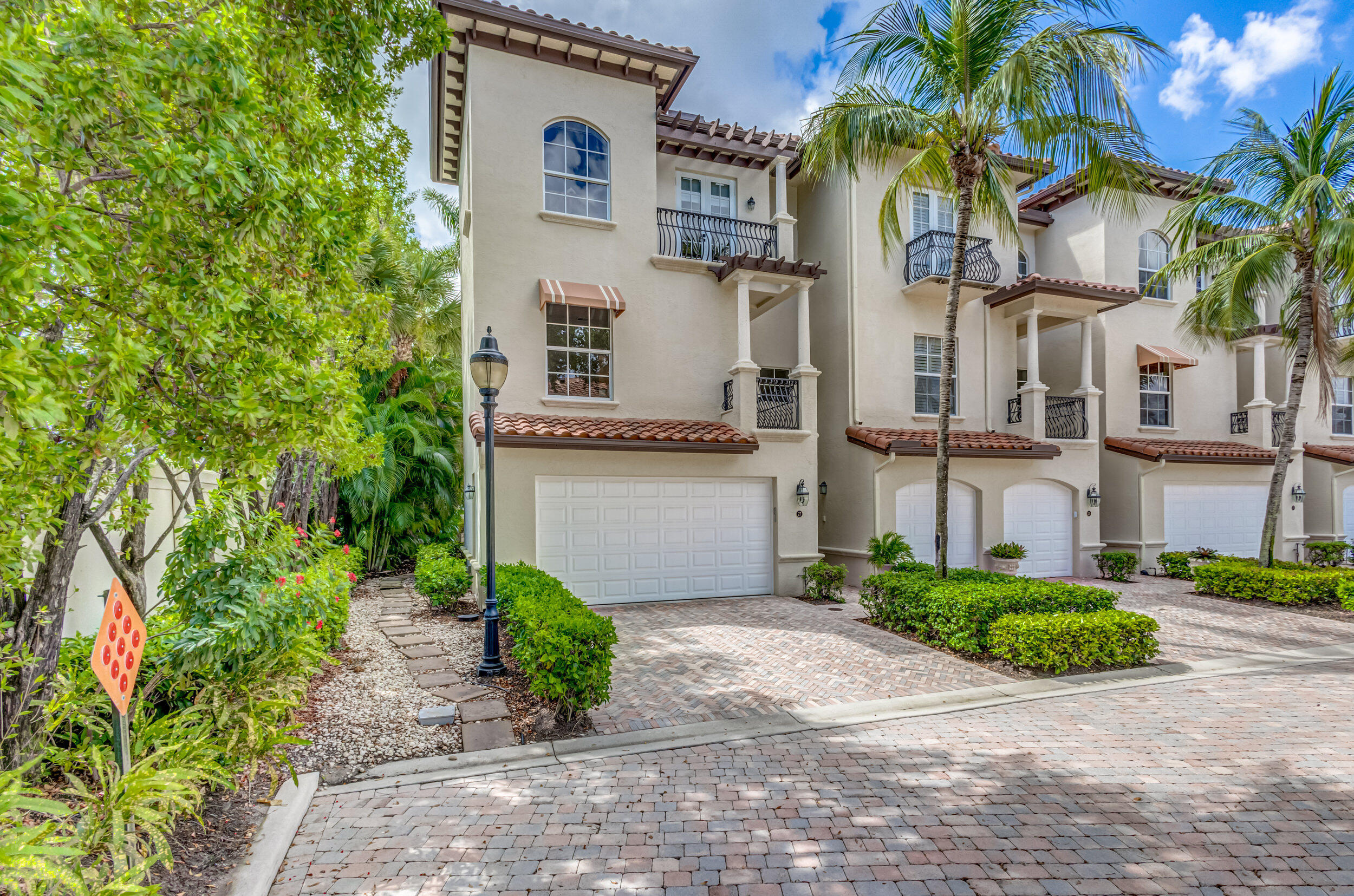 27 Marina Gardens, Palm Beach Gardens FL 33410