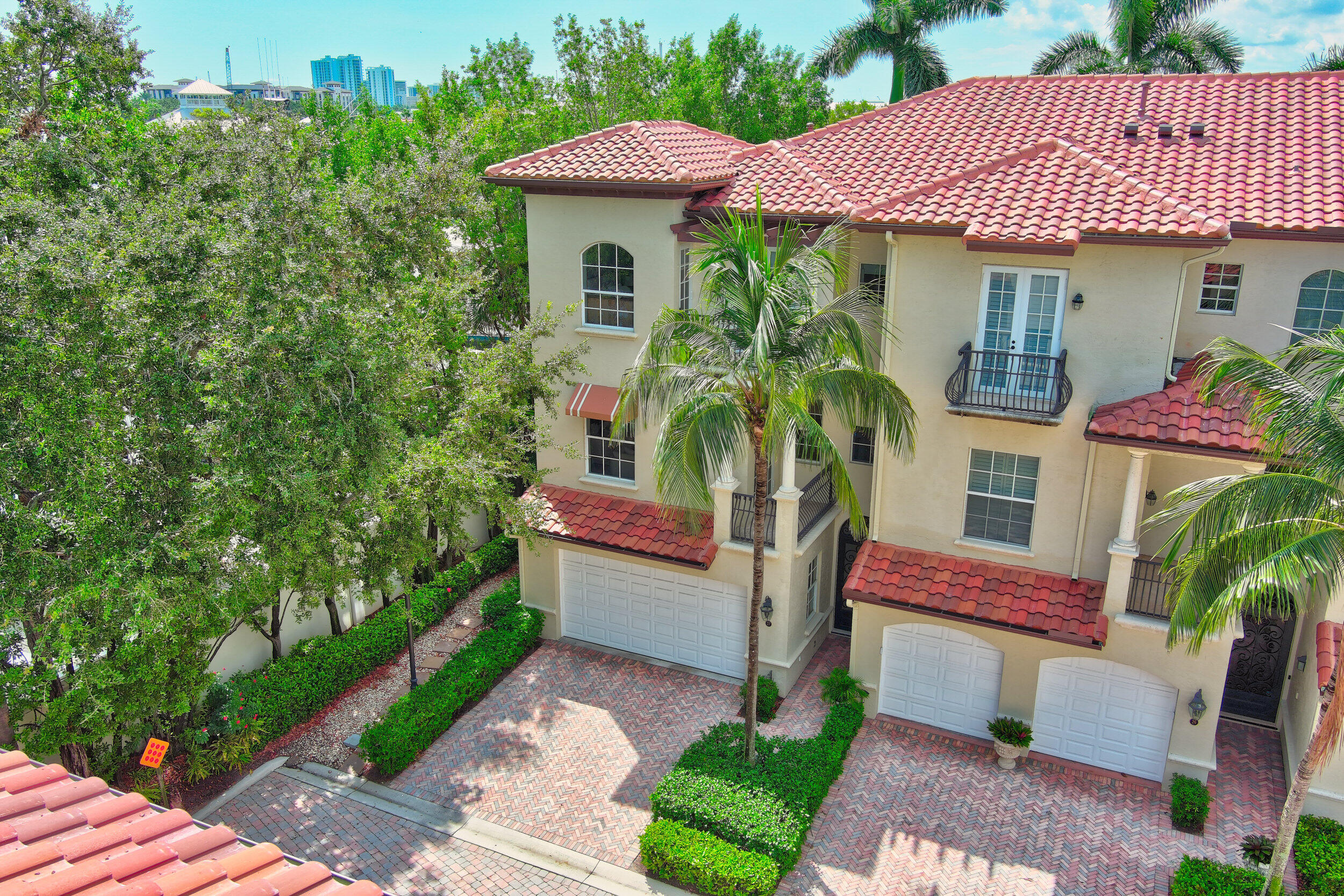 27 Marina Gardens, Palm Beach Gardens FL 33410