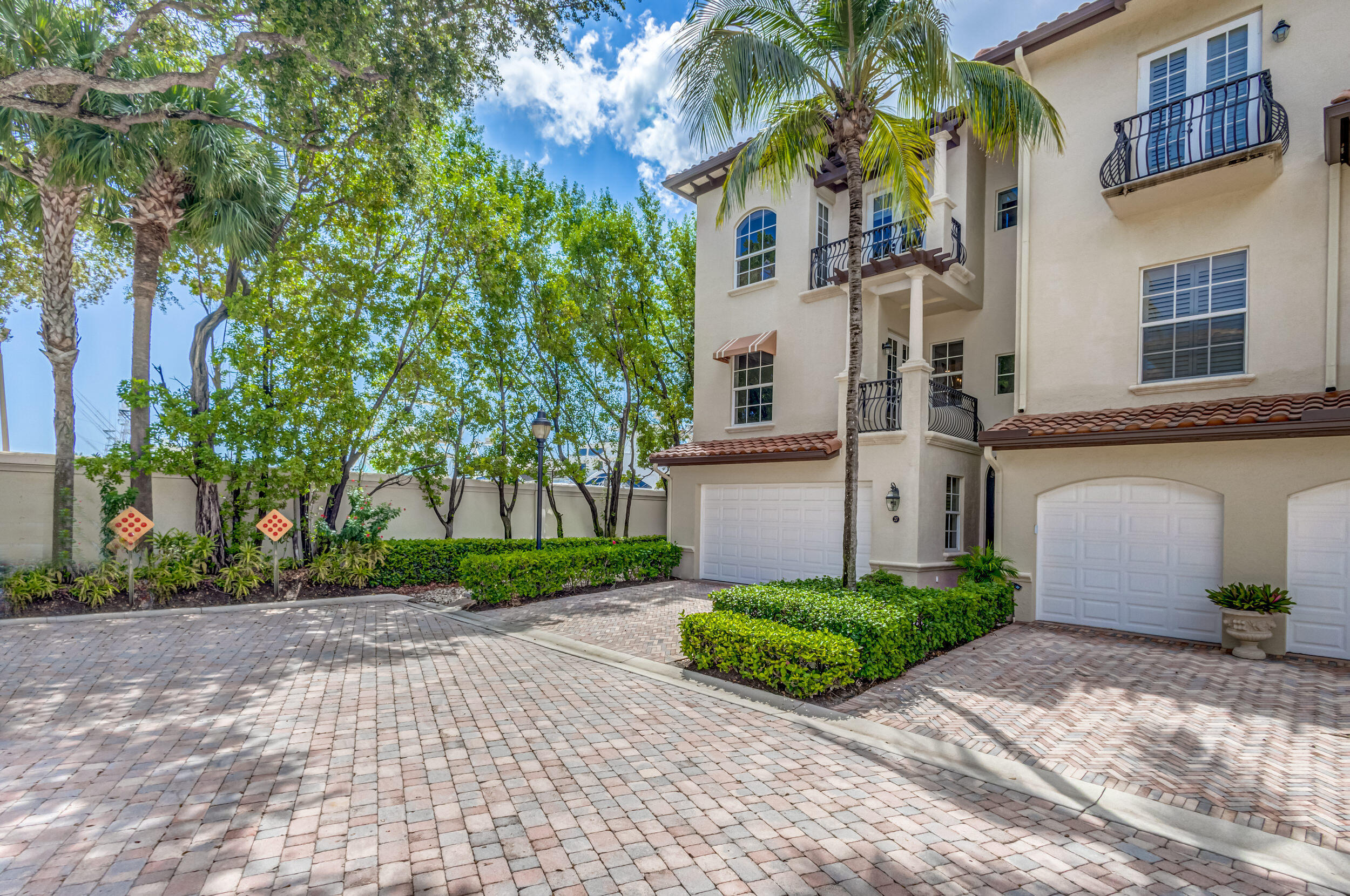 27 Marina Gardens, Palm Beach Gardens FL 33410