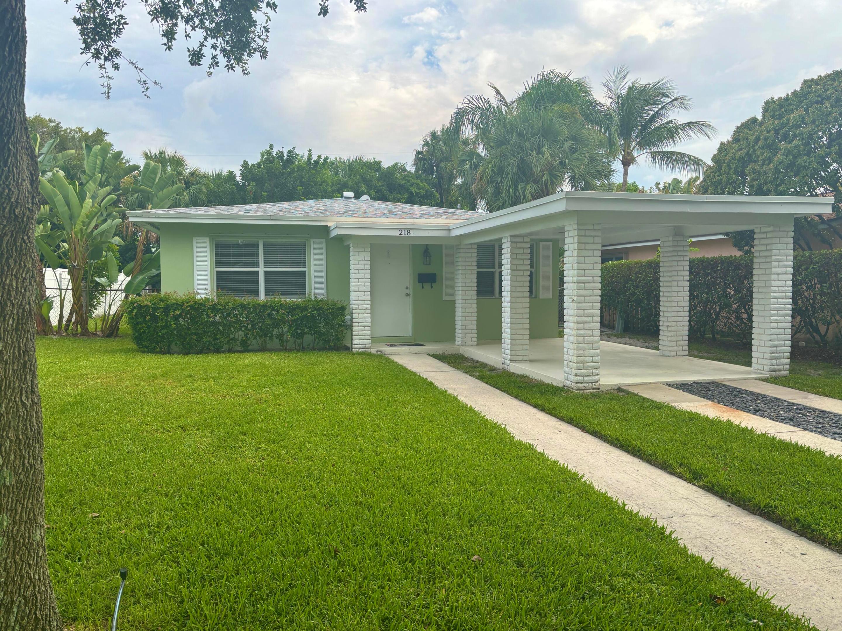 218 Seville, West Palm Beach FL 33405