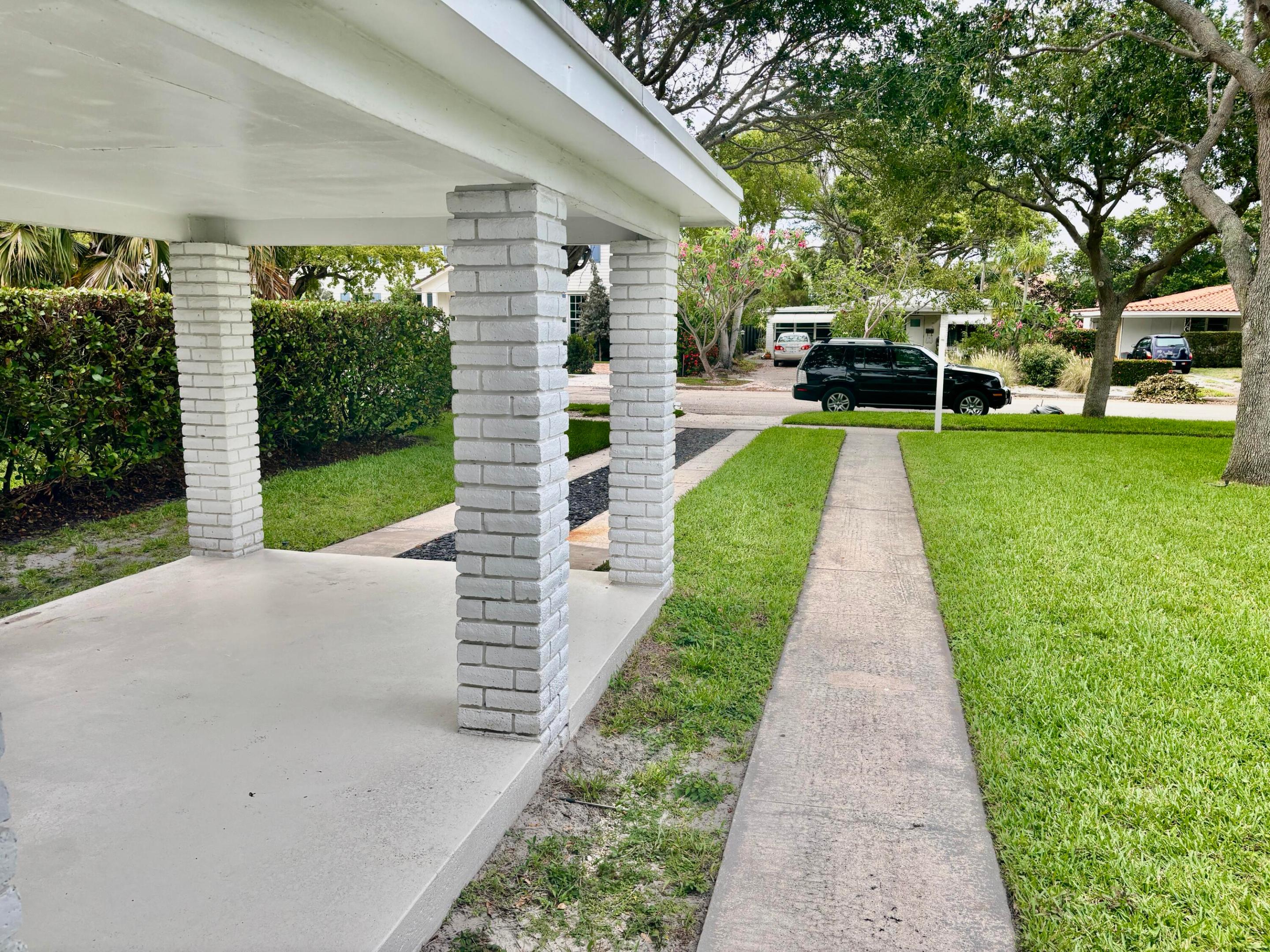 218 Seville, West Palm Beach FL 33405
