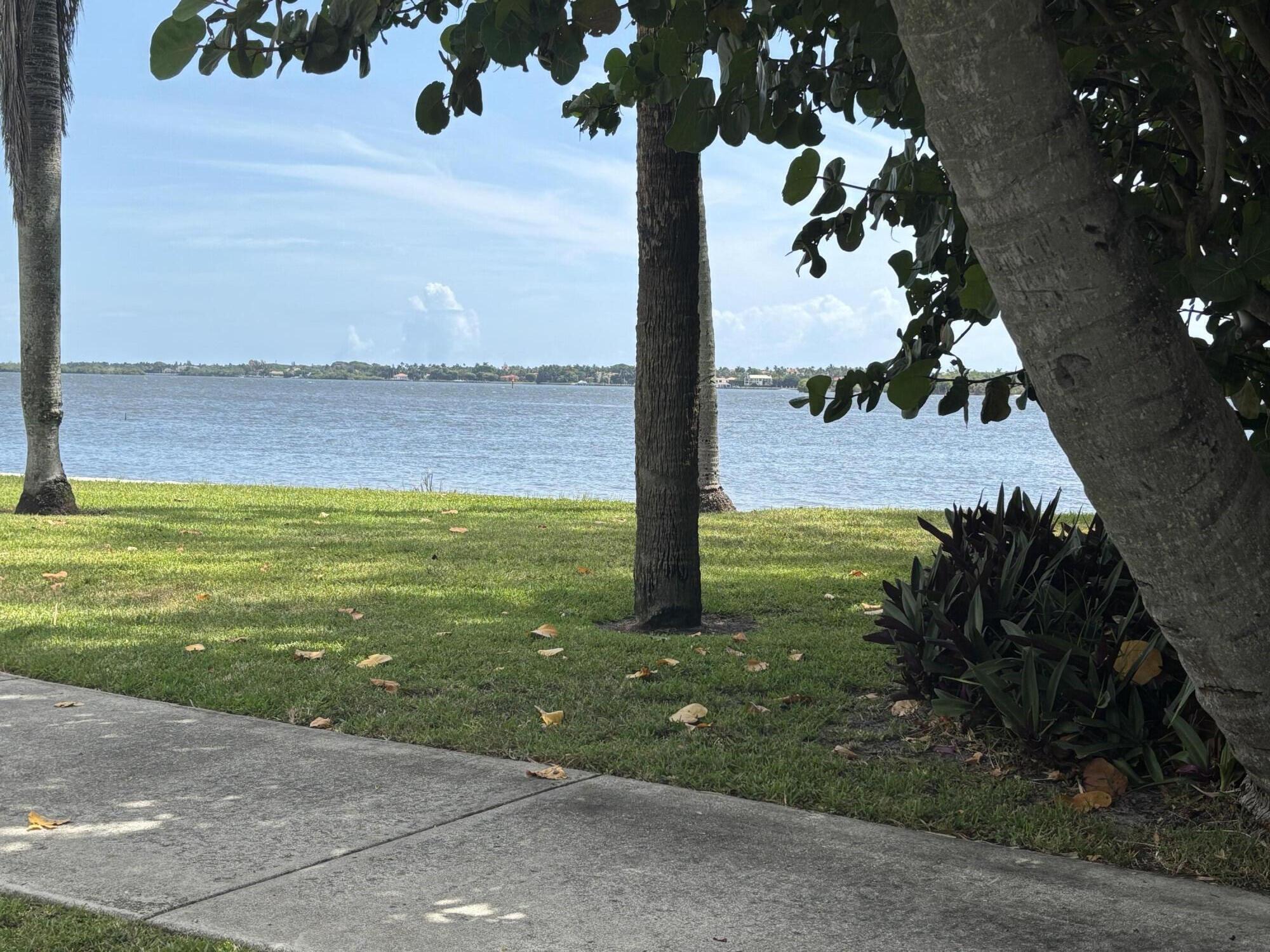 218 Seville, West Palm Beach FL 33405
