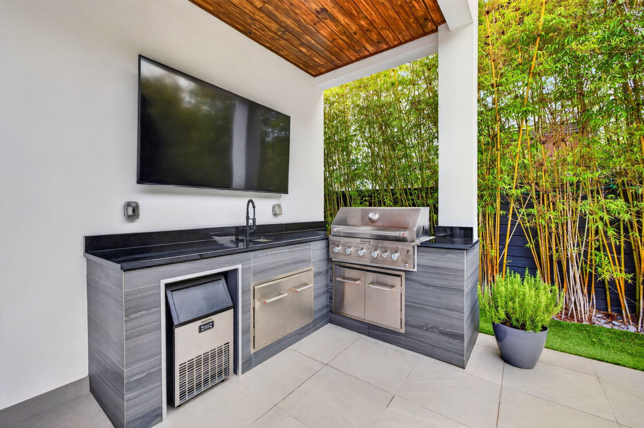 1644 NE 4th, Fort Lauderdale FL 33301