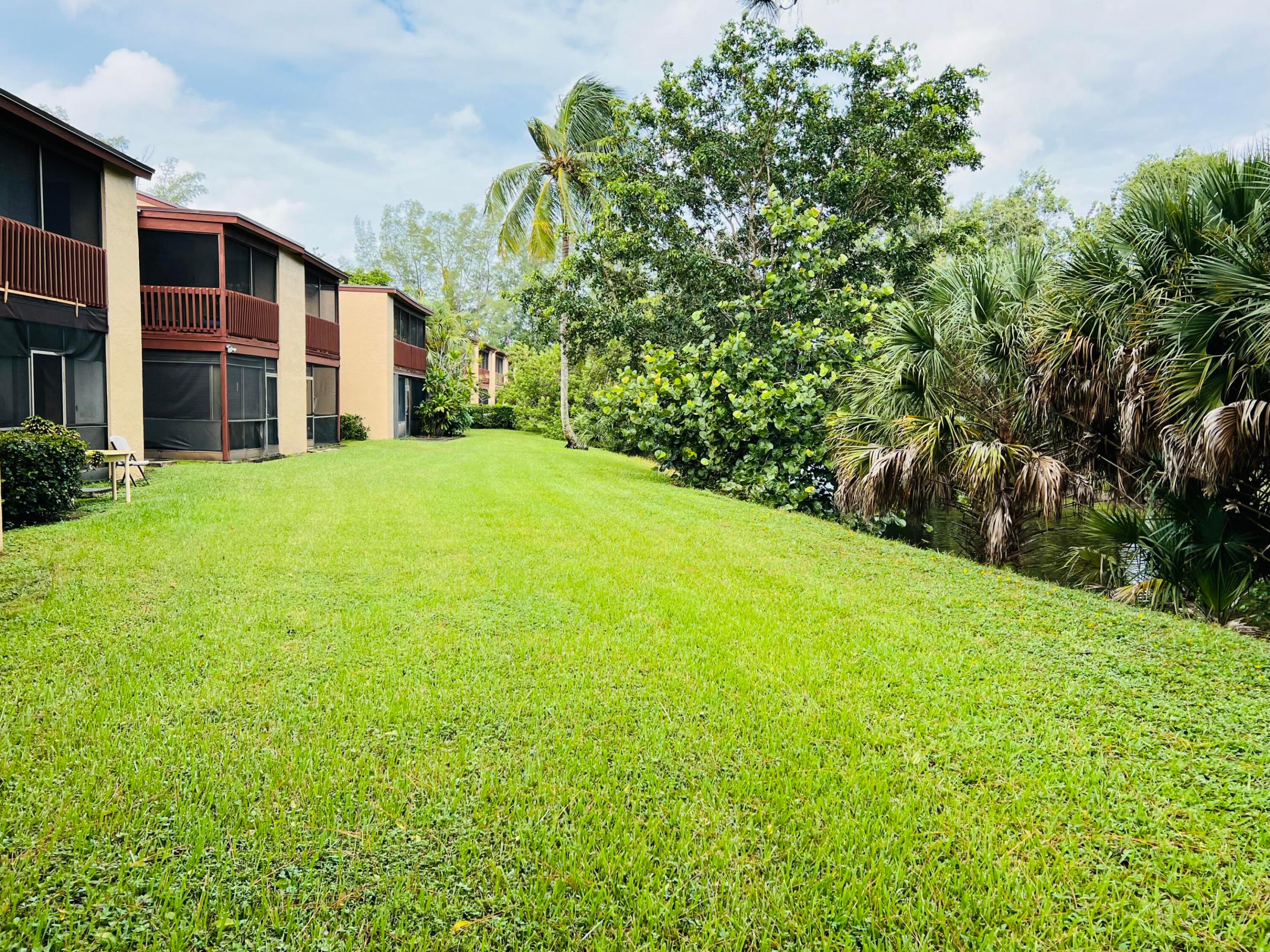 1407 E Lakeview Dr, Royal Palm Beach FL 33411