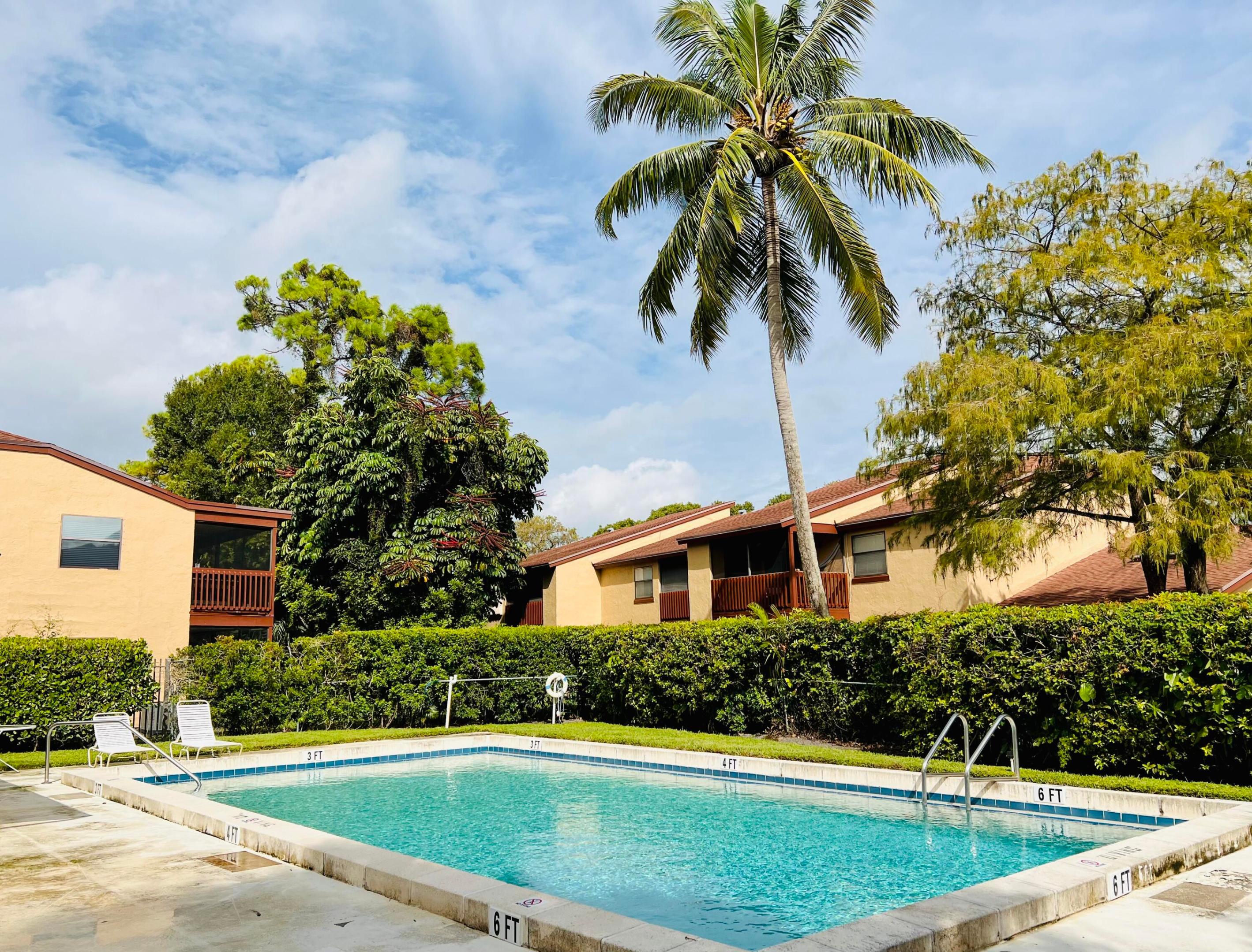 1407 E Lakeview Dr, Royal Palm Beach FL 33411