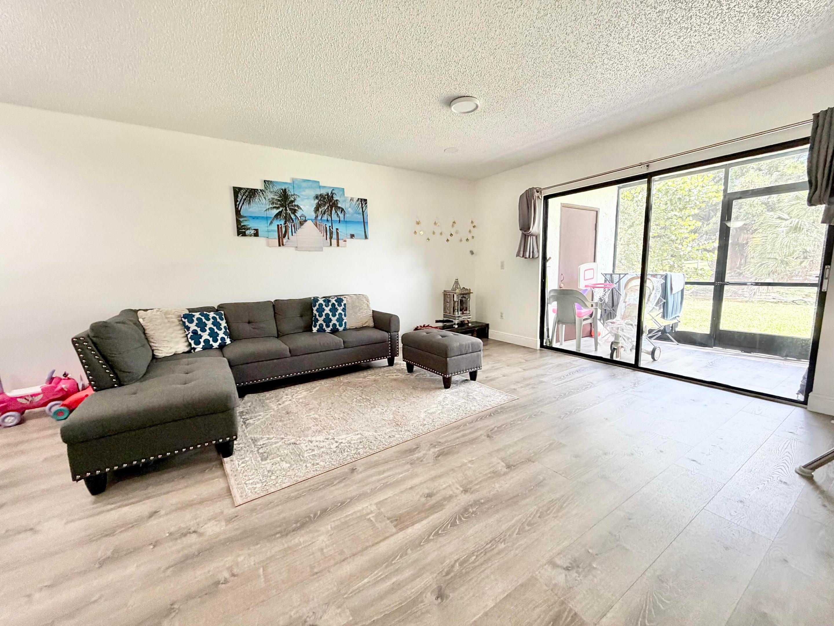 1407 E Lakeview Dr, Royal Palm Beach FL 33411