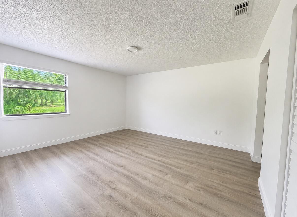 1407 E Lakeview Dr, Royal Palm Beach FL 33411