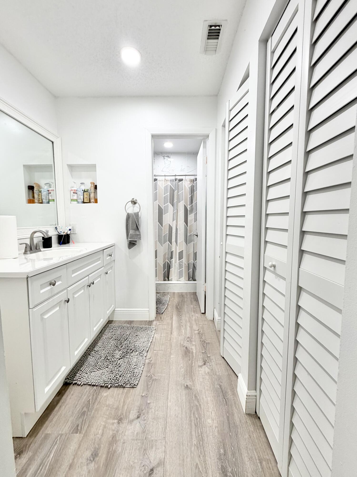 1407 E Lakeview Dr, Royal Palm Beach FL 33411