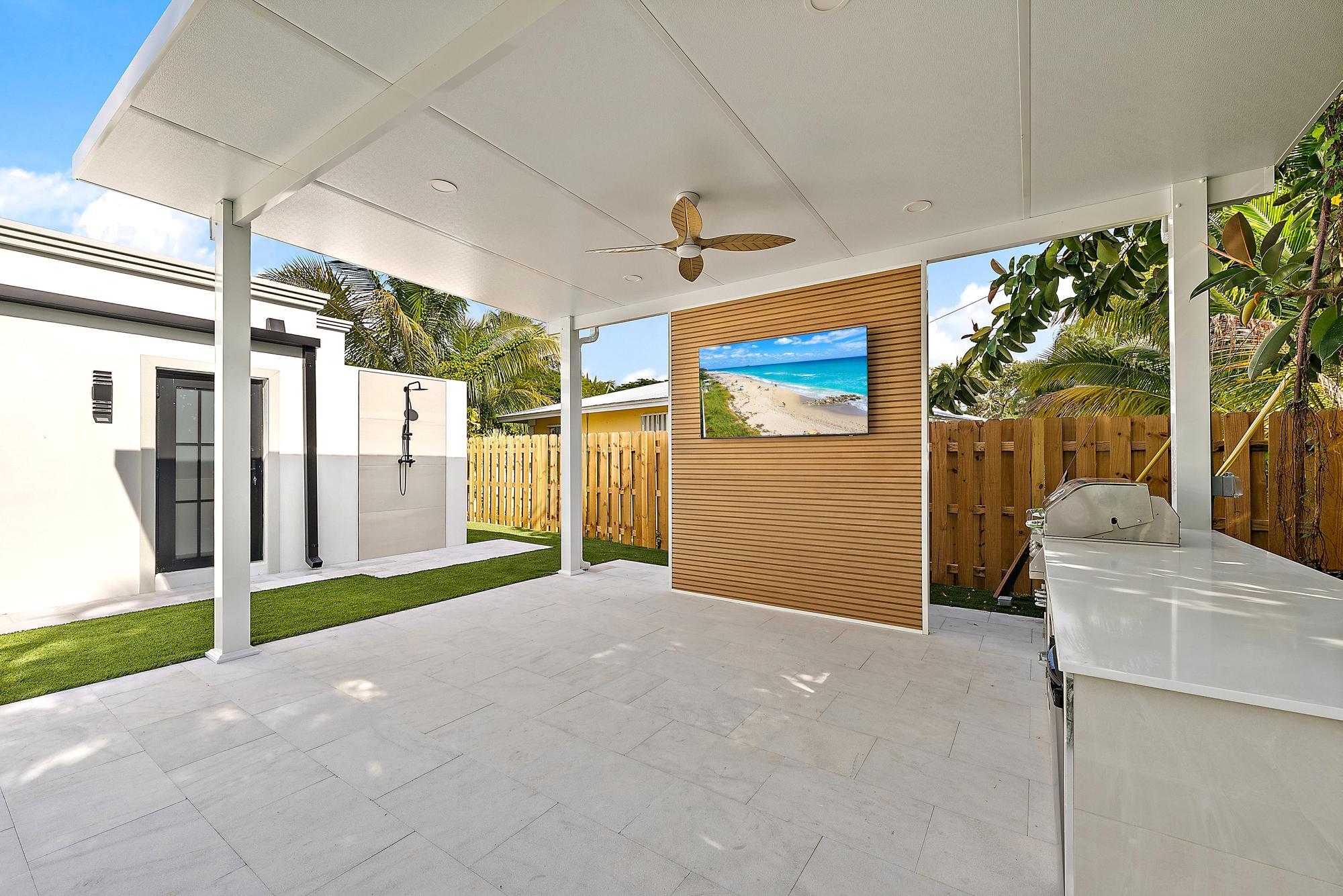 391 W Riverside, Tequesta FL 33469