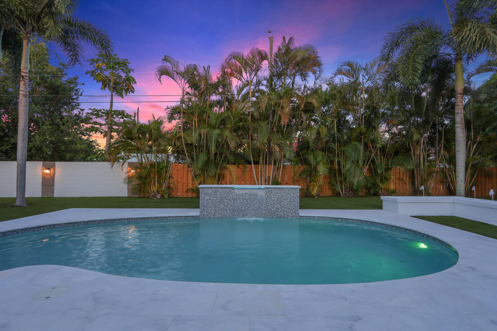 391 W Riverside, Tequesta FL 33469