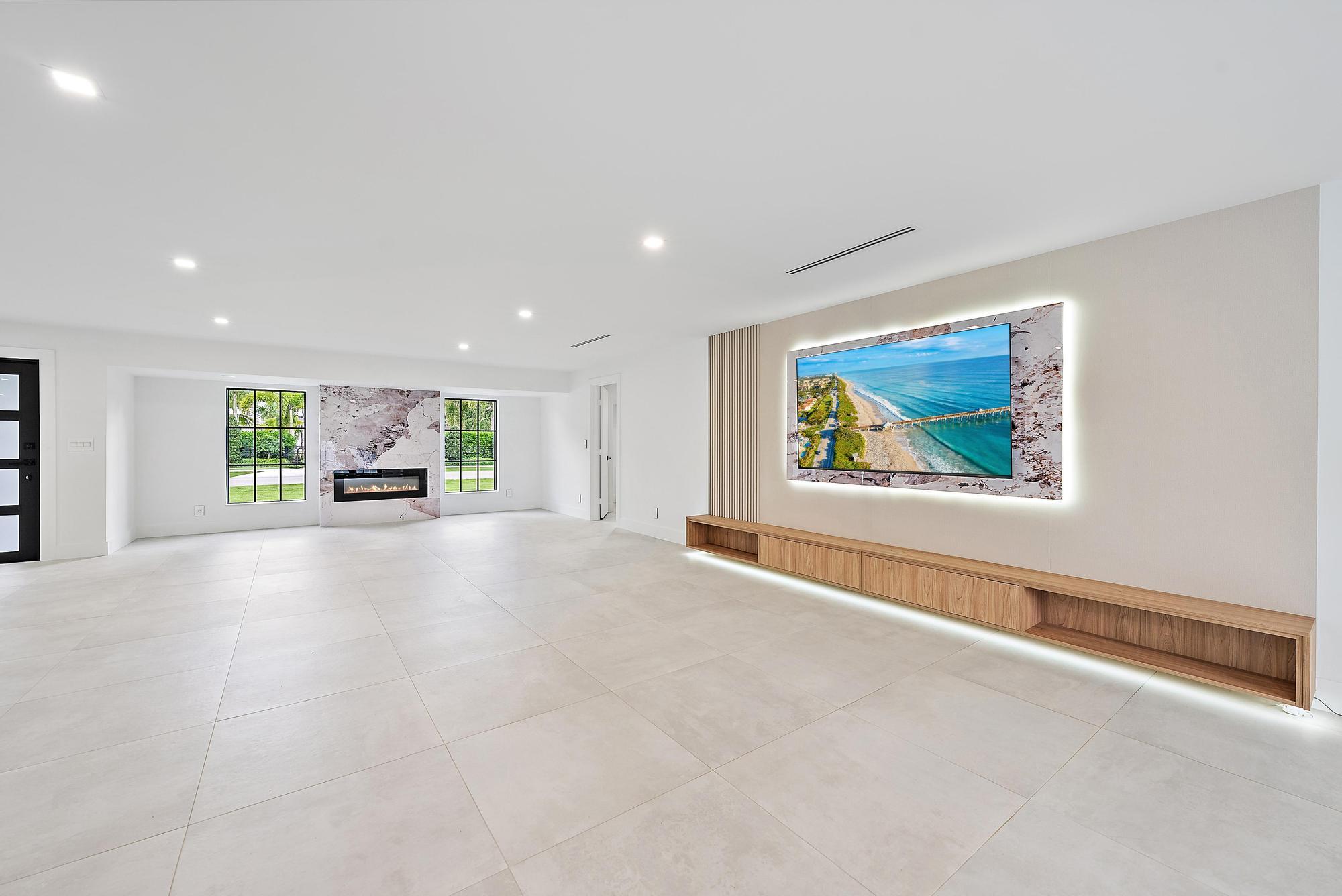 391 W Riverside, Tequesta FL 33469