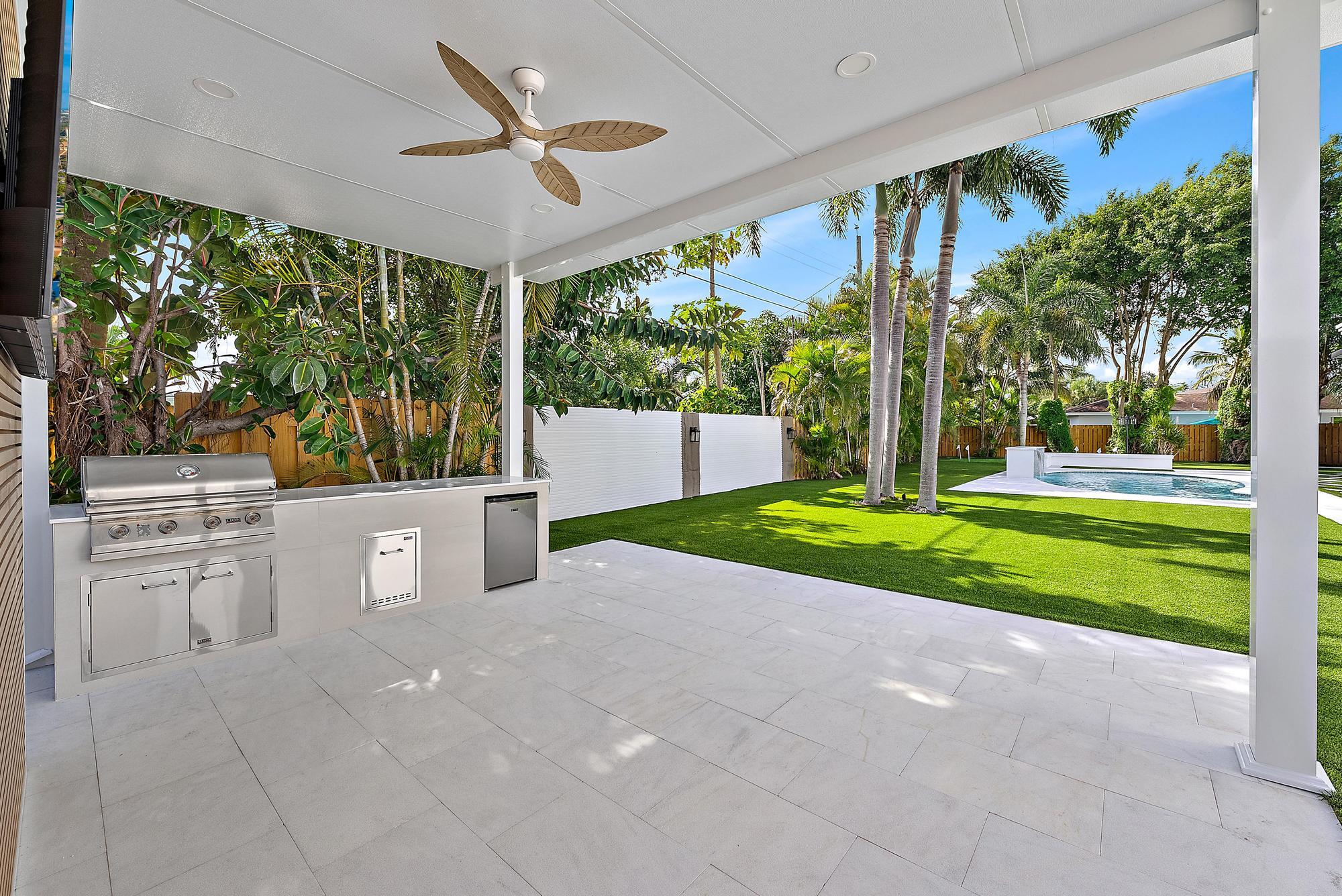 391 W Riverside, Tequesta FL 33469