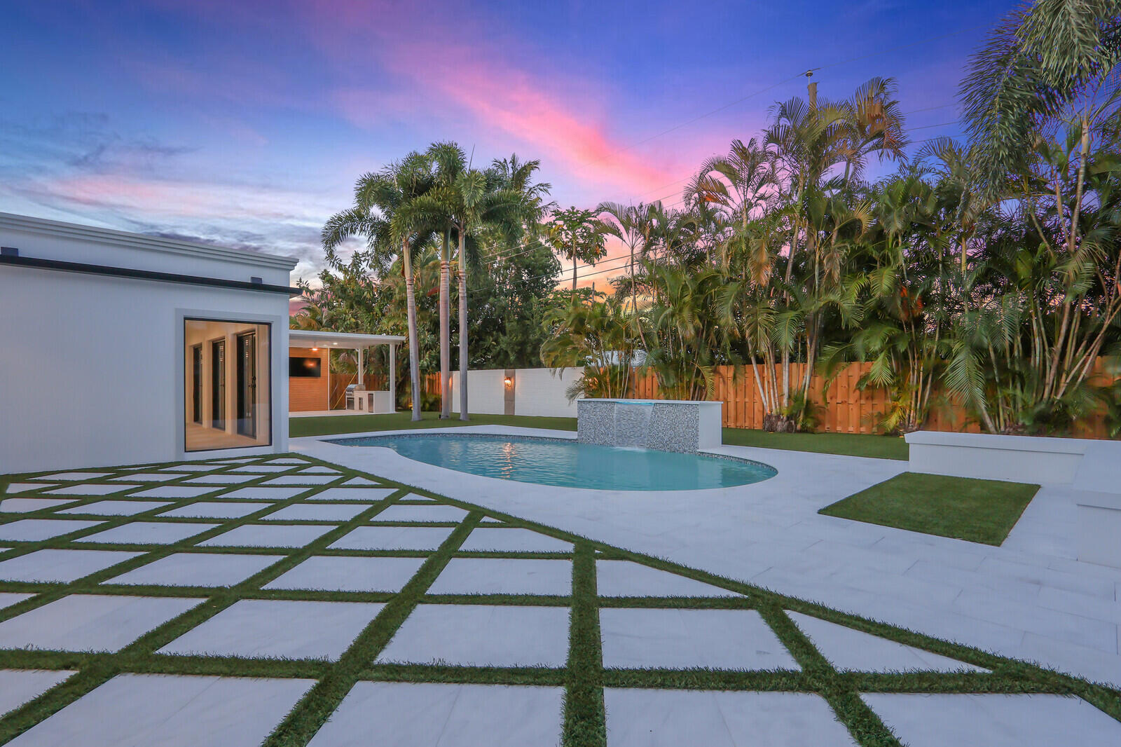 391 W Riverside, Tequesta FL 33469
