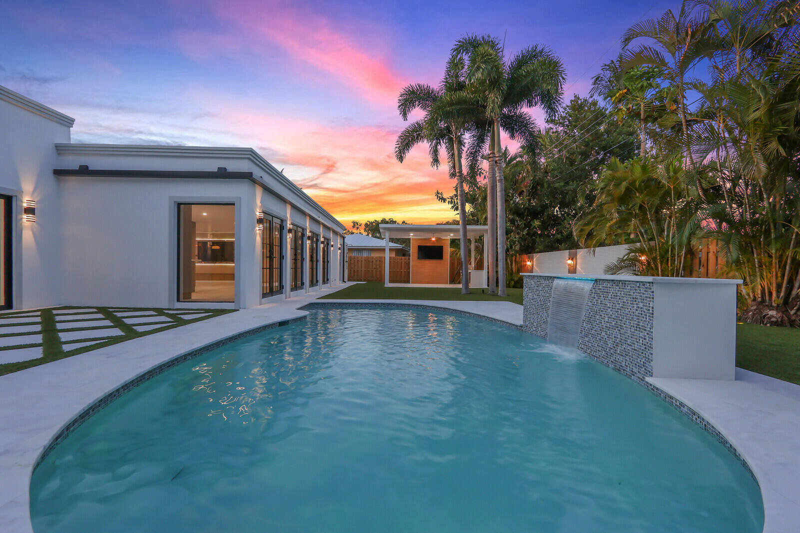 391 W Riverside, Tequesta FL 33469