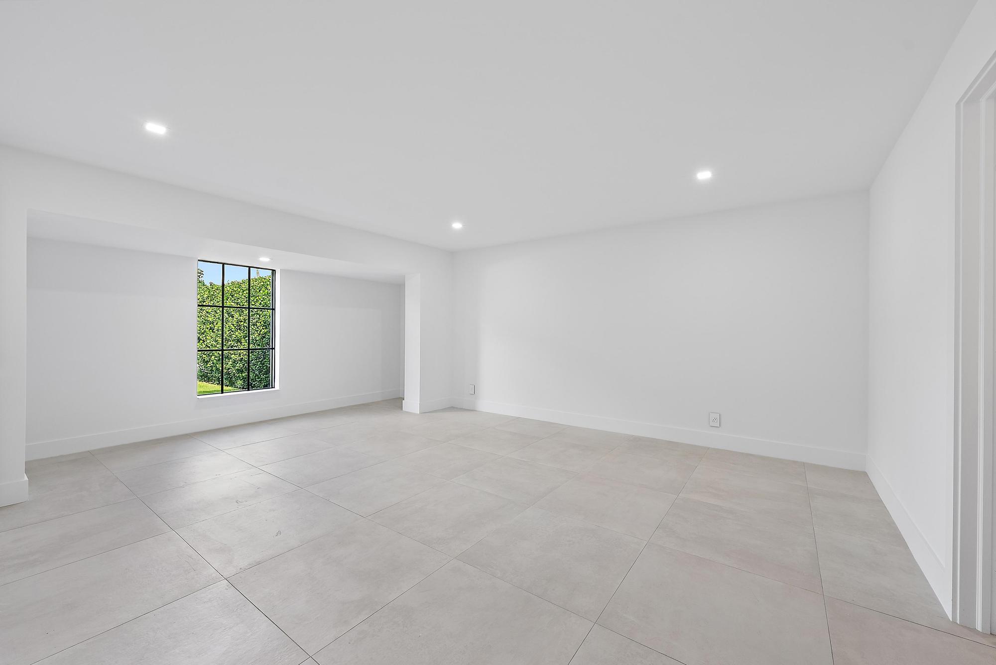 391 W Riverside, Tequesta FL 33469