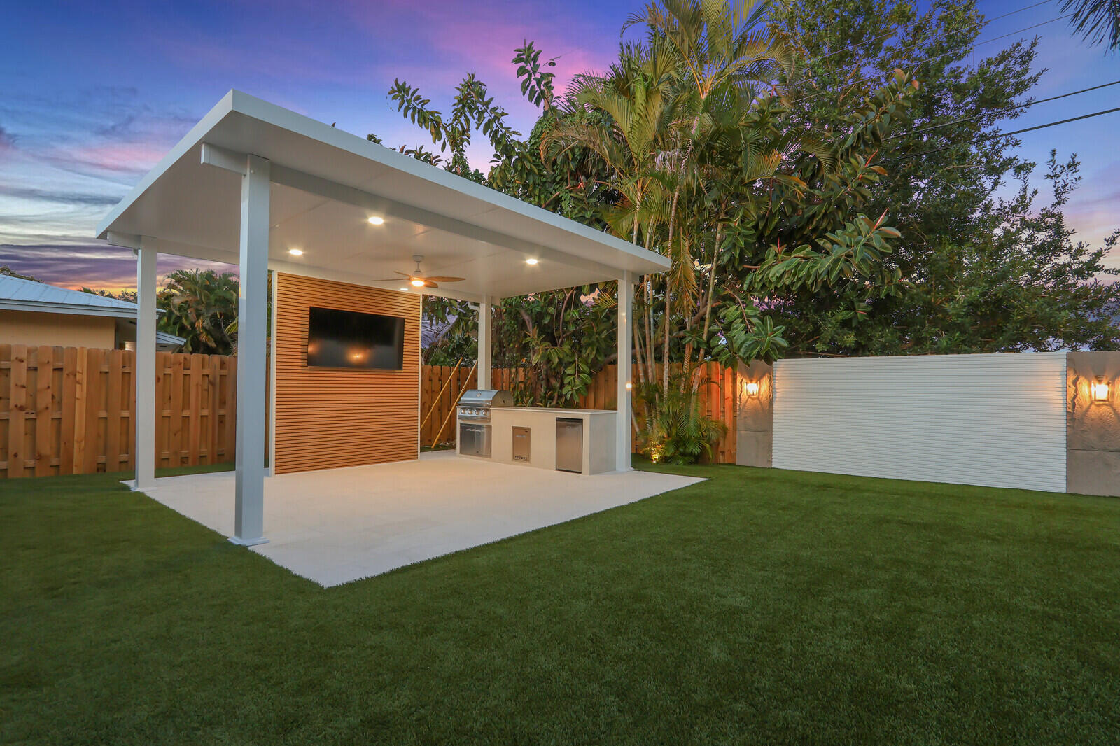 391 W Riverside, Tequesta FL 33469