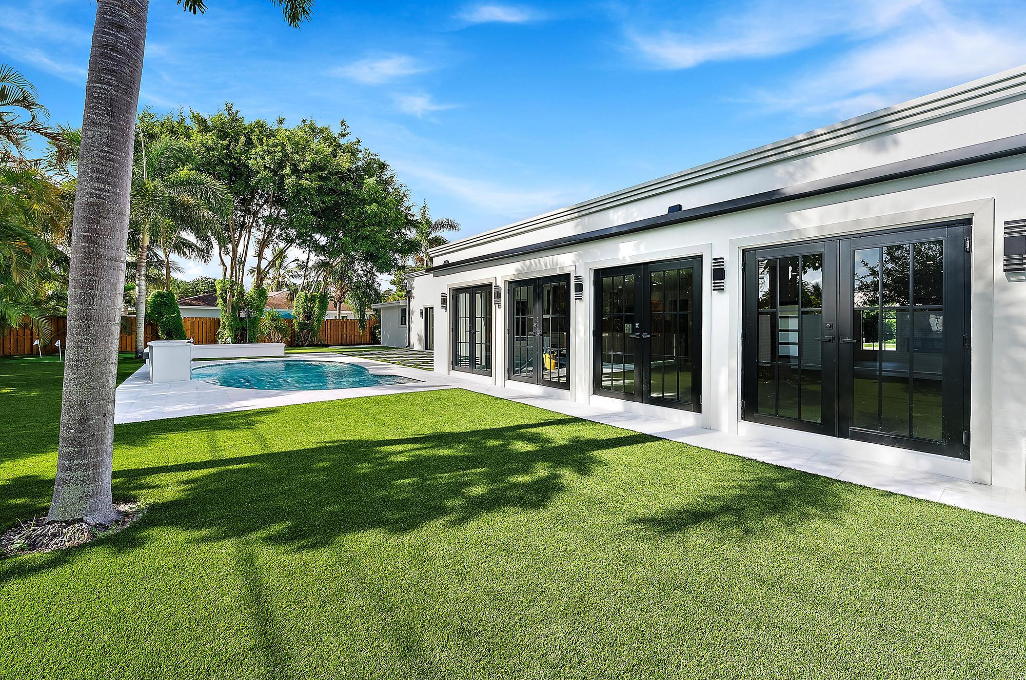 391 W Riverside, Tequesta FL 33469