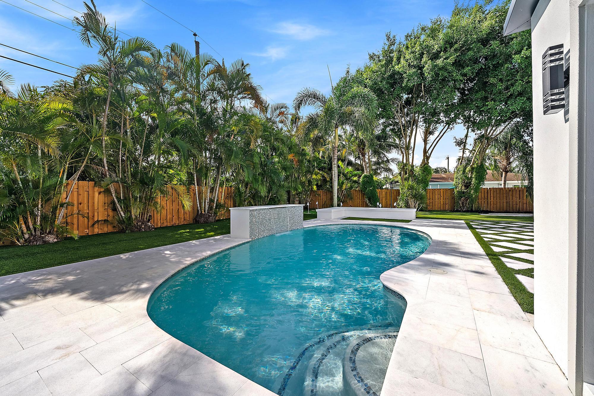 391 W Riverside, Tequesta FL 33469