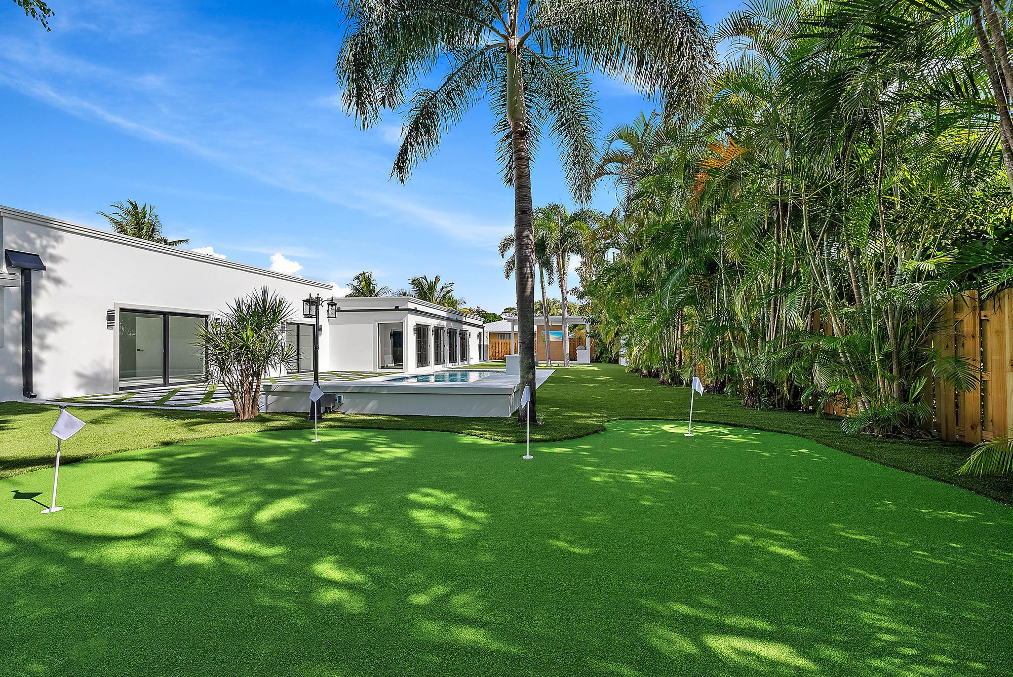 391 W Riverside, Tequesta FL 33469
