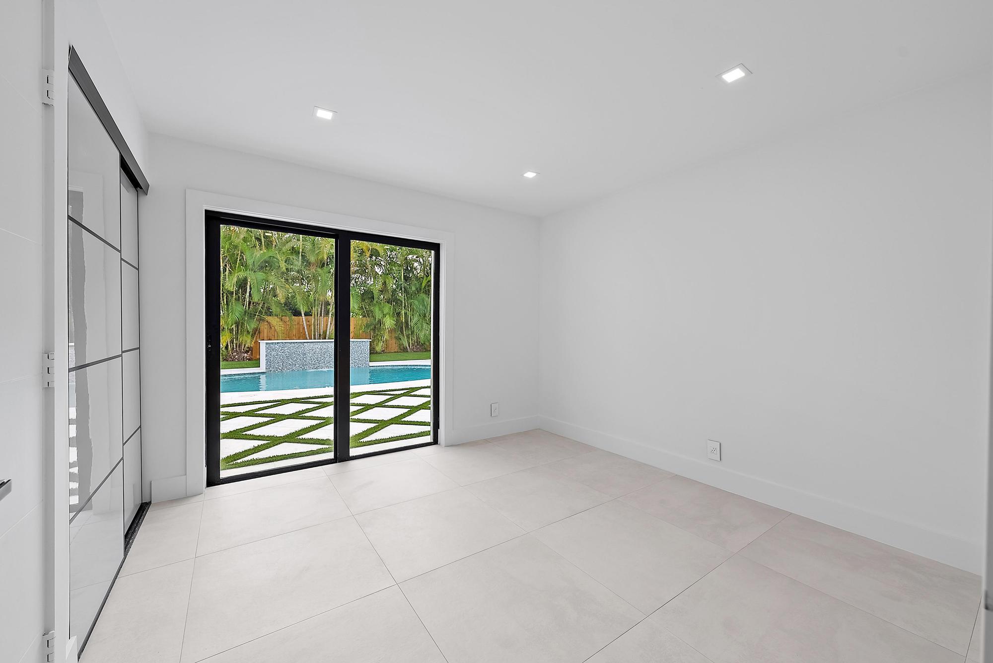 391 W Riverside, Tequesta FL 33469
