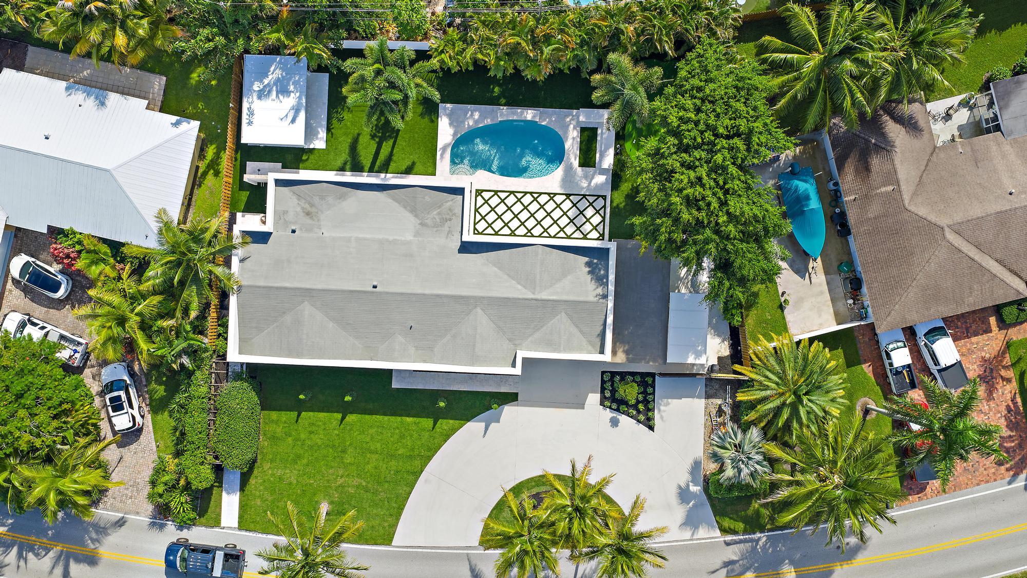 391 W Riverside, Tequesta FL 33469