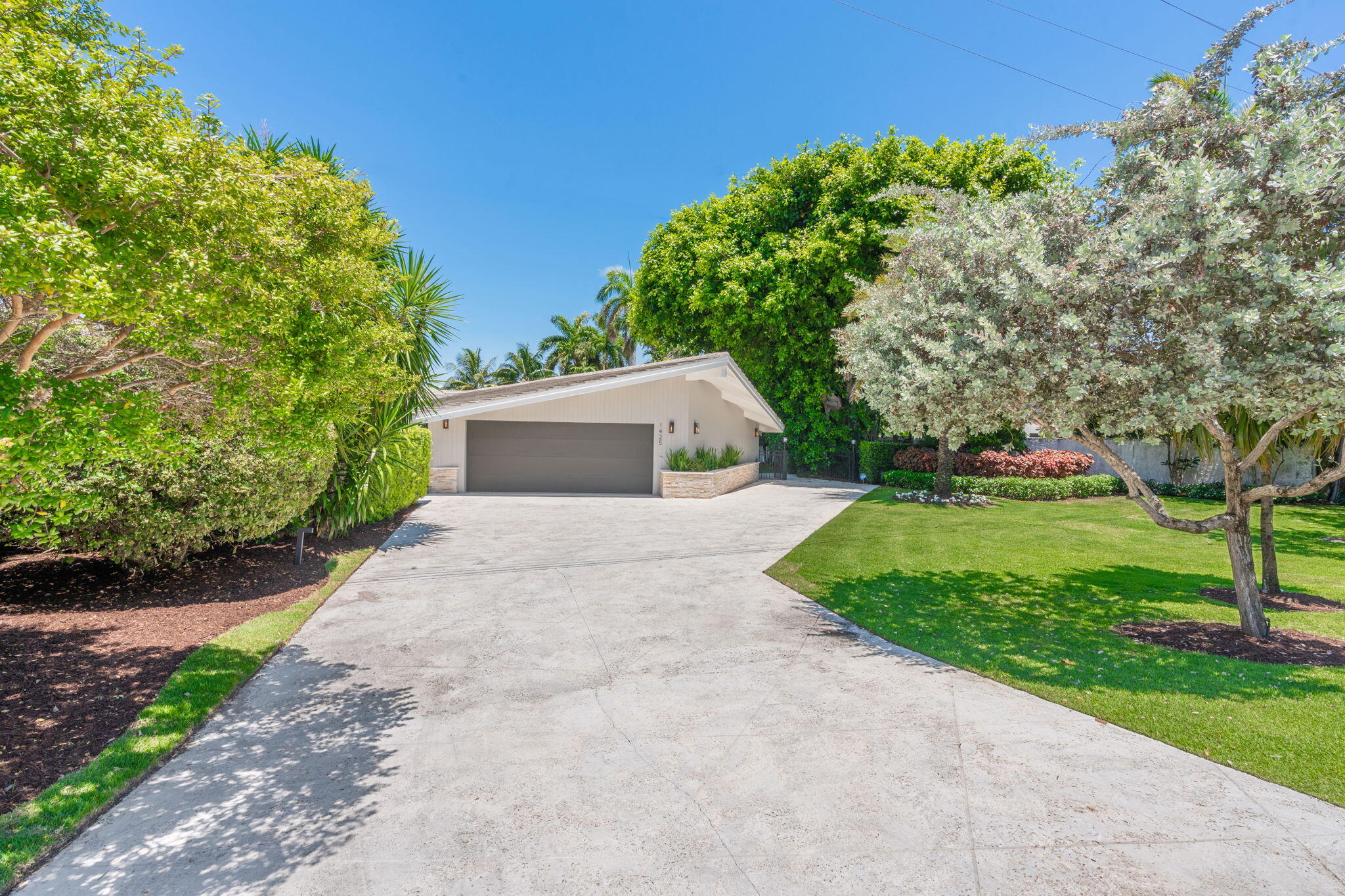 1425 Middle River, Fort Lauderdale FL 33304