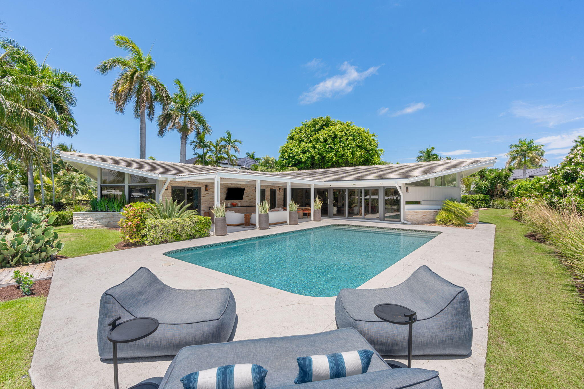 1425 Middle River, Fort Lauderdale FL 33304