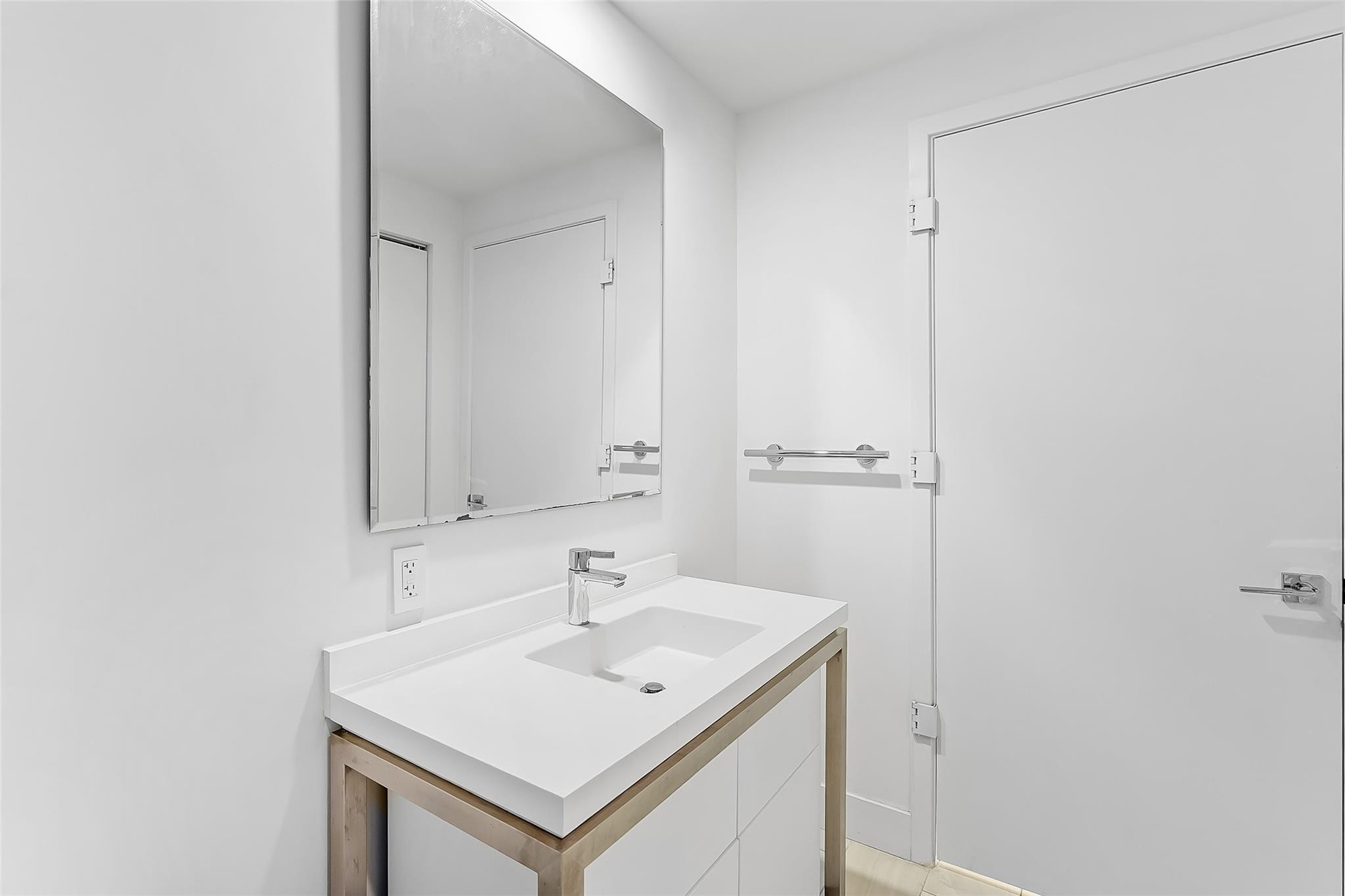 2000 Metropica #1410, Sunrise FL 33323