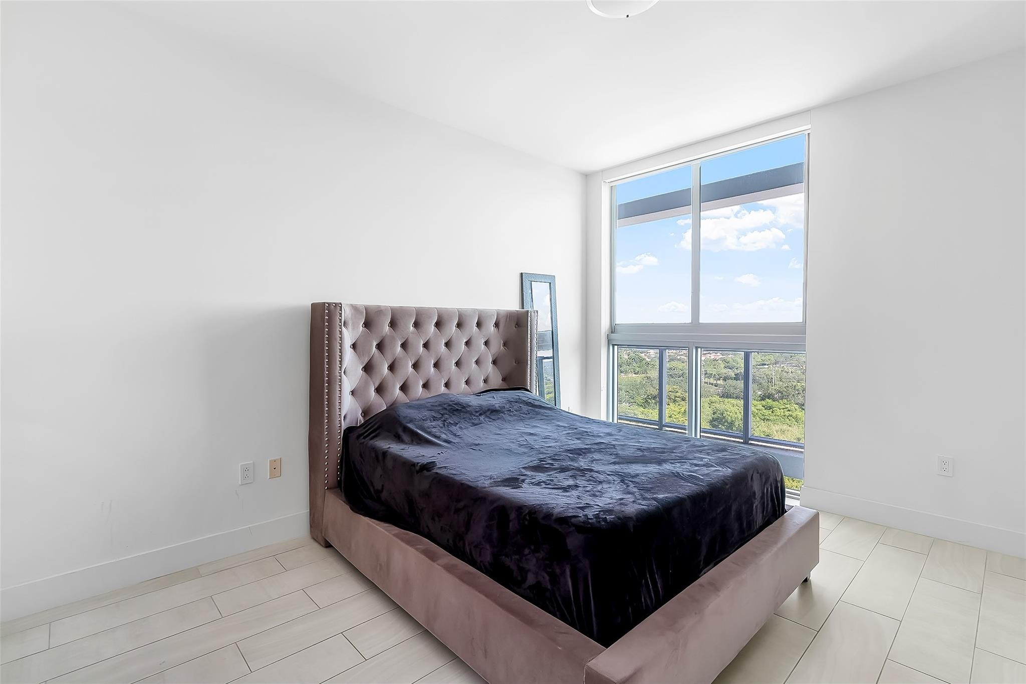 2000 Metropica #1410, Sunrise FL 33323