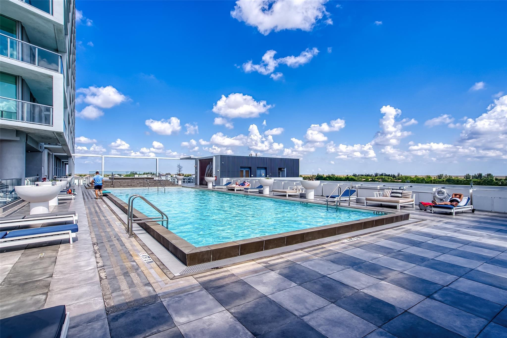 2000 Metropica #1410, Sunrise FL 33323