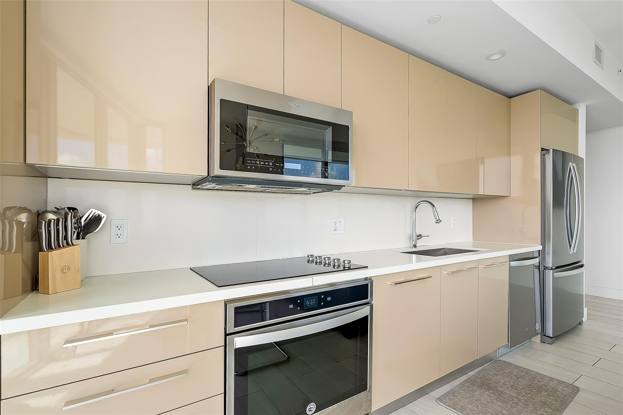2000 Metropica #1410, Sunrise FL 33323