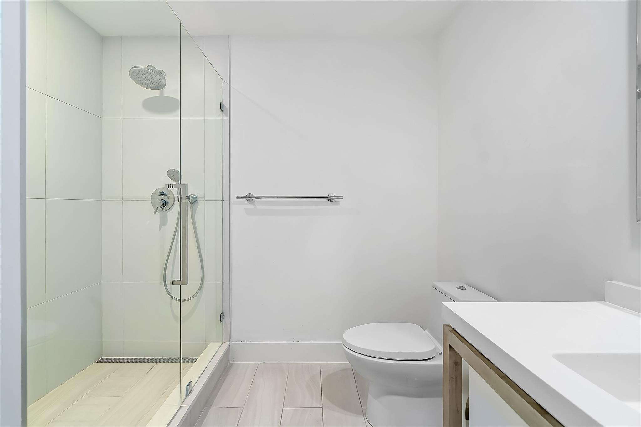 2000 Metropica #1410, Sunrise FL 33323