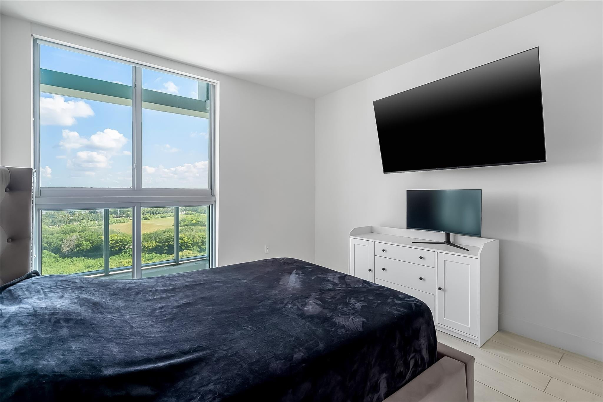 2000 Metropica #1410, Sunrise FL 33323