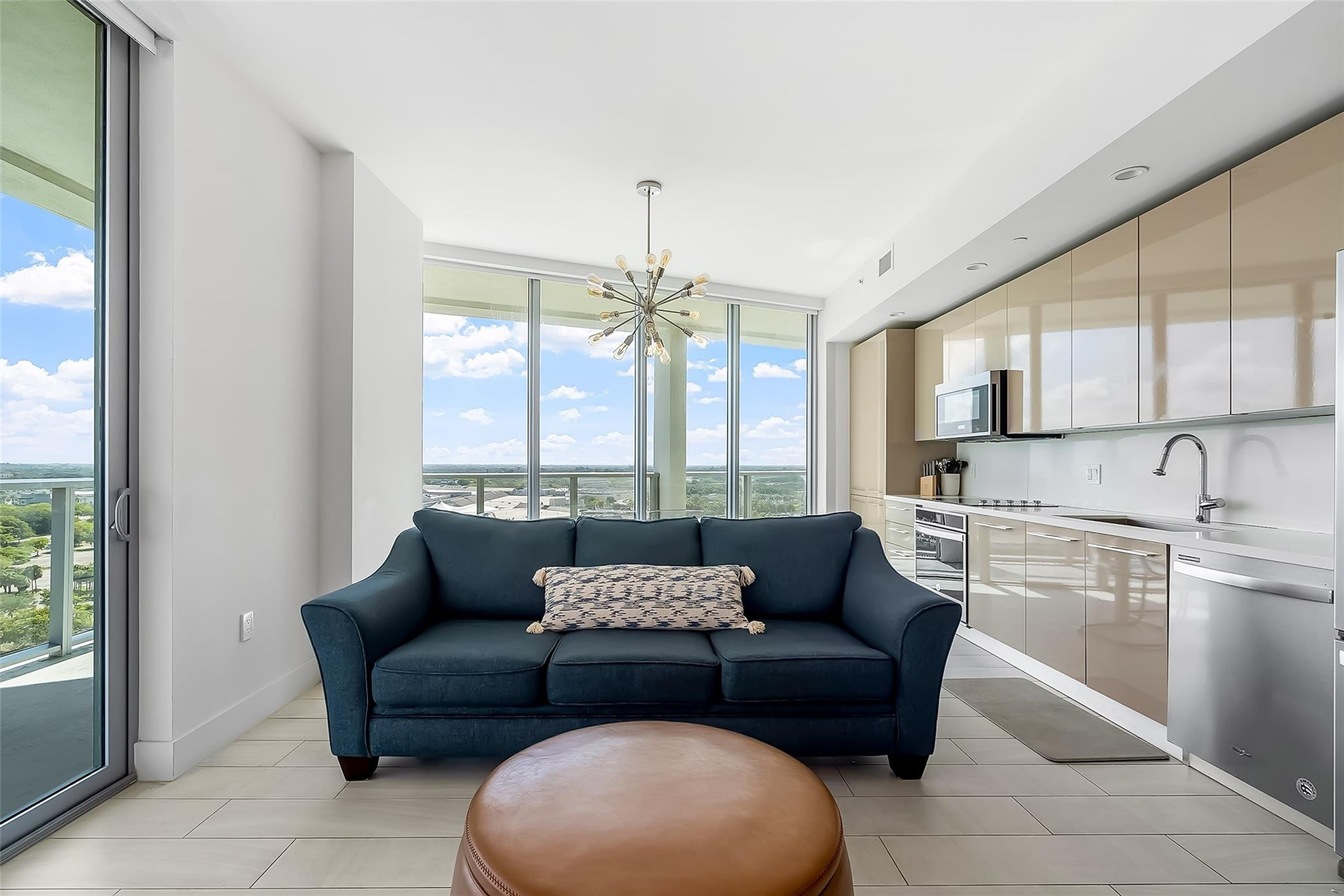 2000 Metropica #1410, Sunrise FL 33323