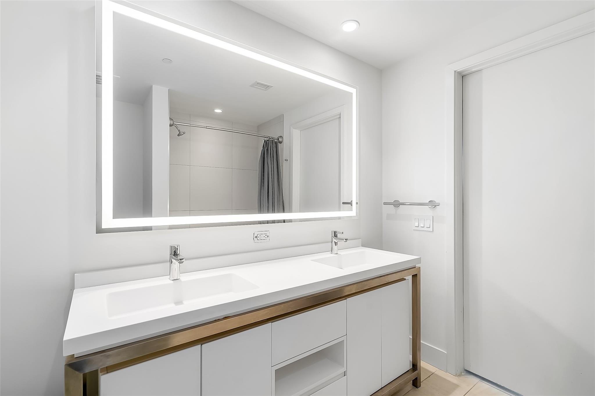 2000 Metropica #1410, Sunrise FL 33323