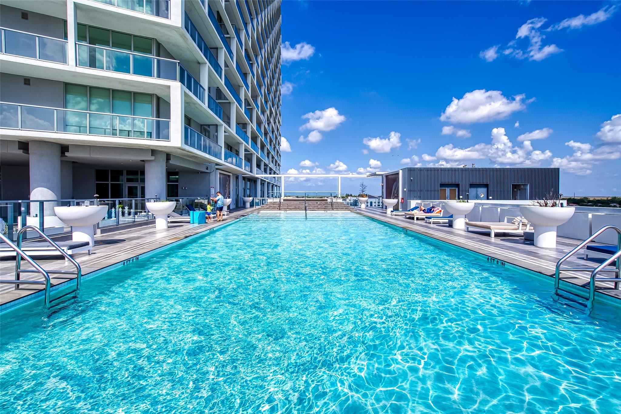 2000 Metropica #1410, Sunrise FL 33323