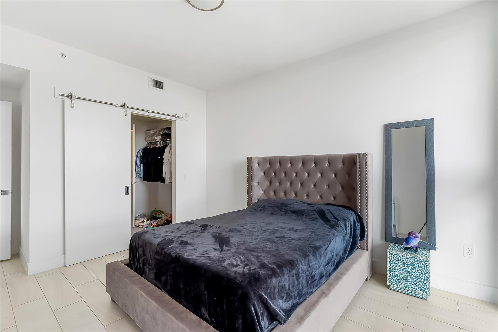 2000 Metropica #1410, Sunrise FL 33323