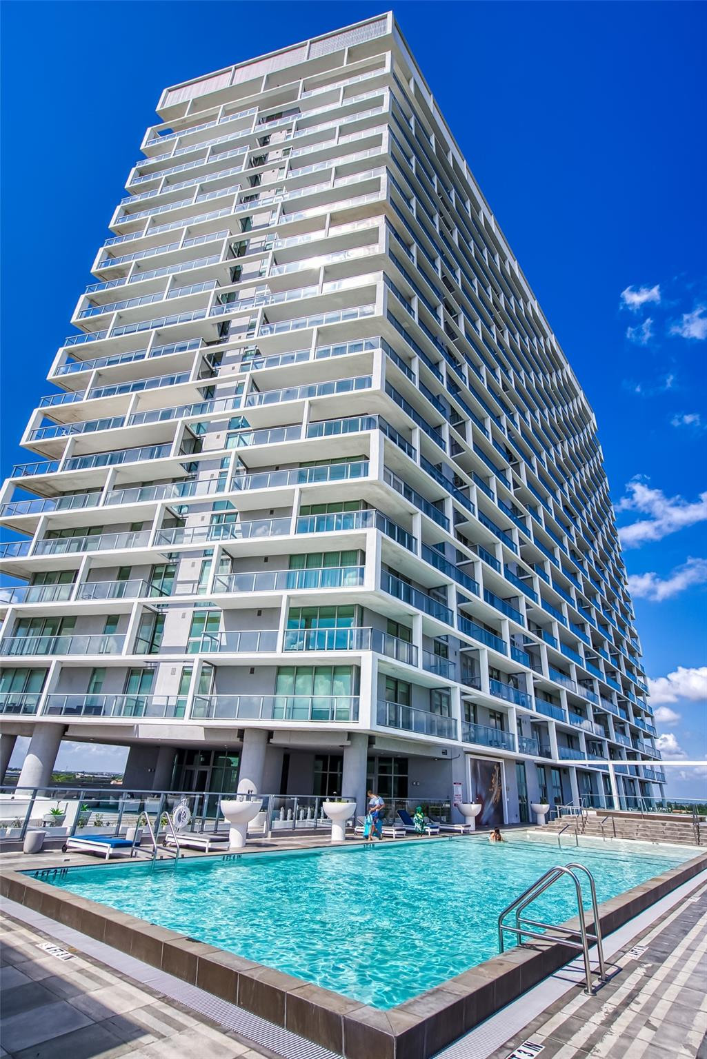 2000 Metropica #1410, Sunrise FL 33323