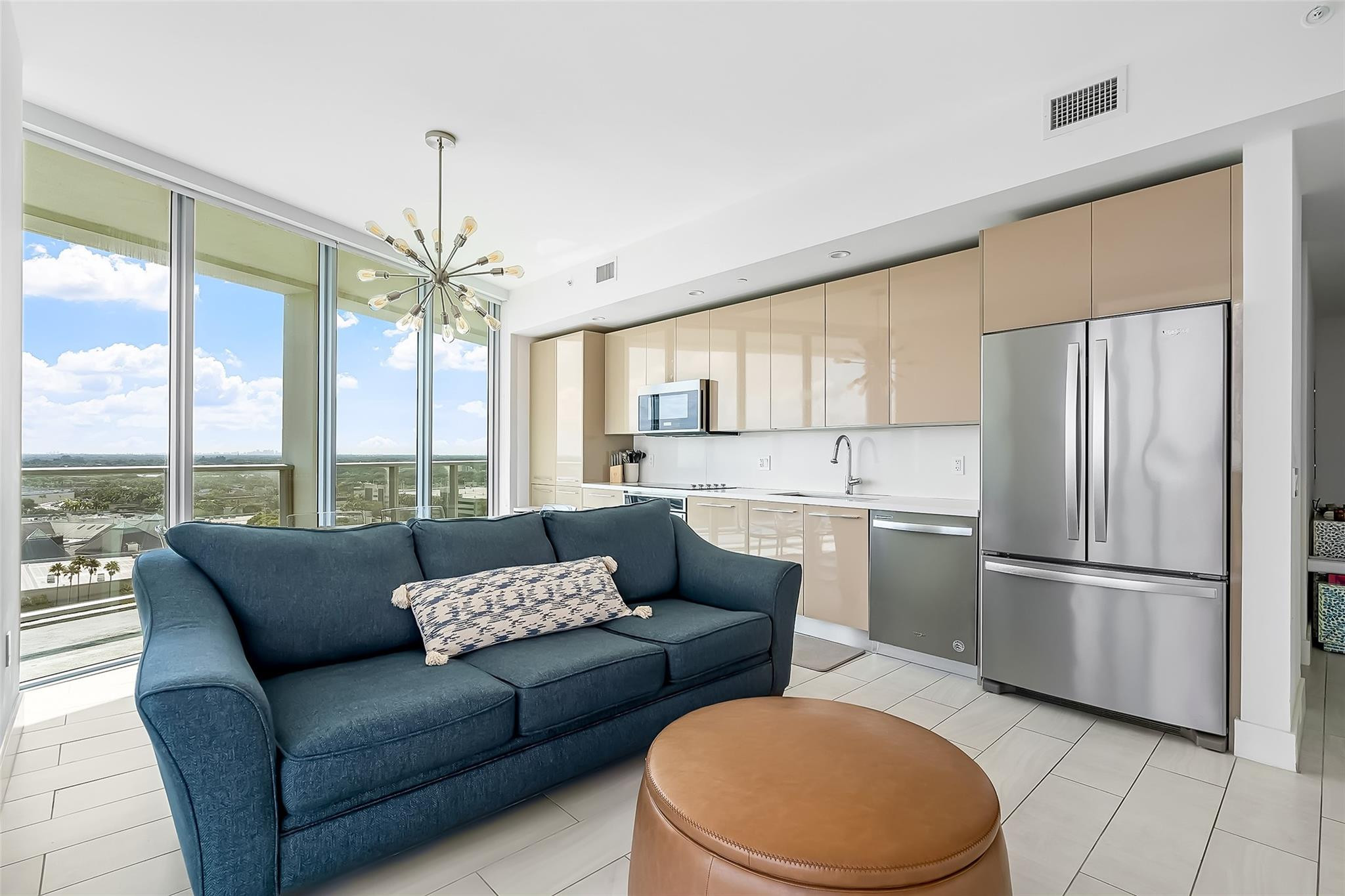 2000 Metropica #1410, Sunrise FL 33323