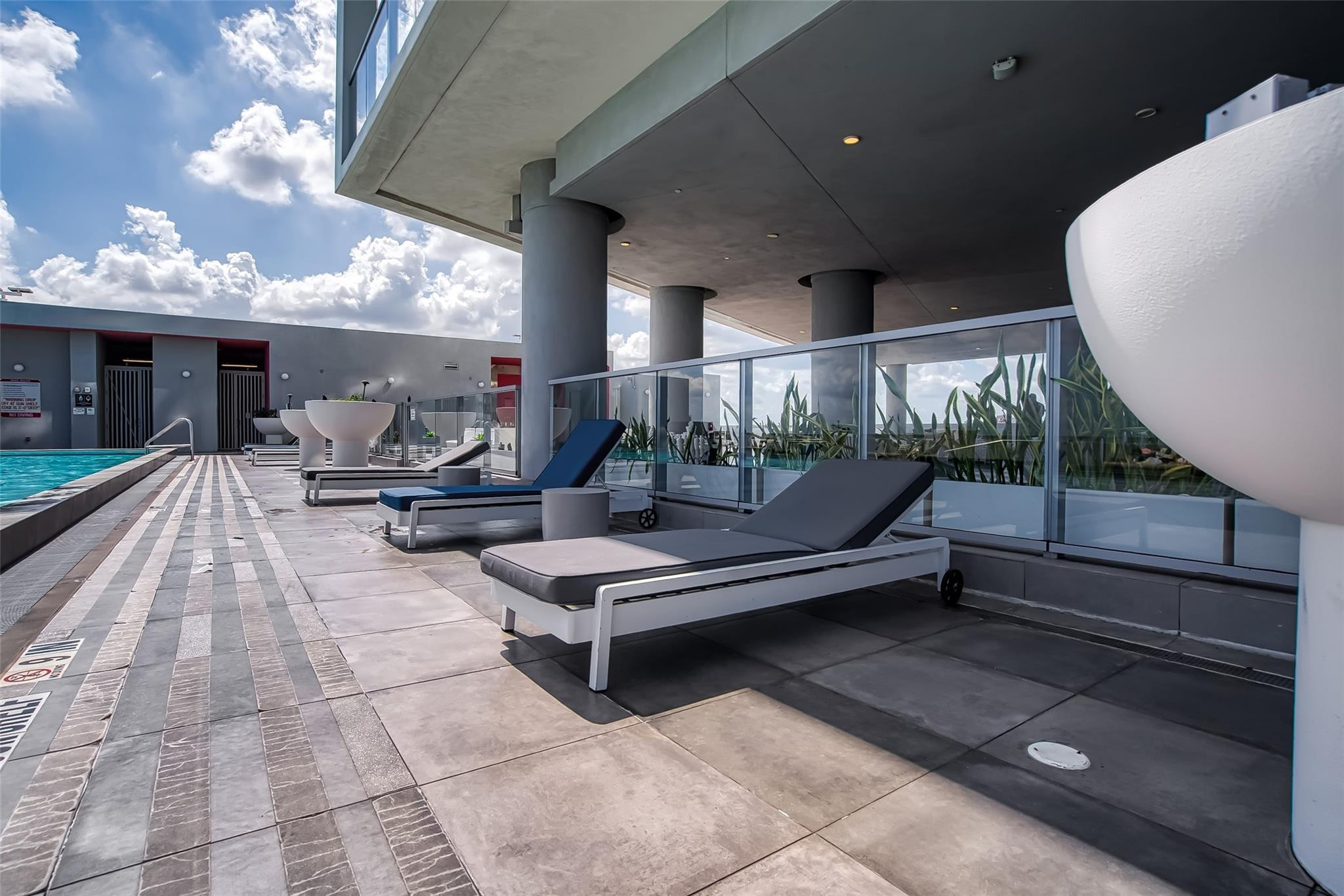2000 Metropica #1410, Sunrise FL 33323