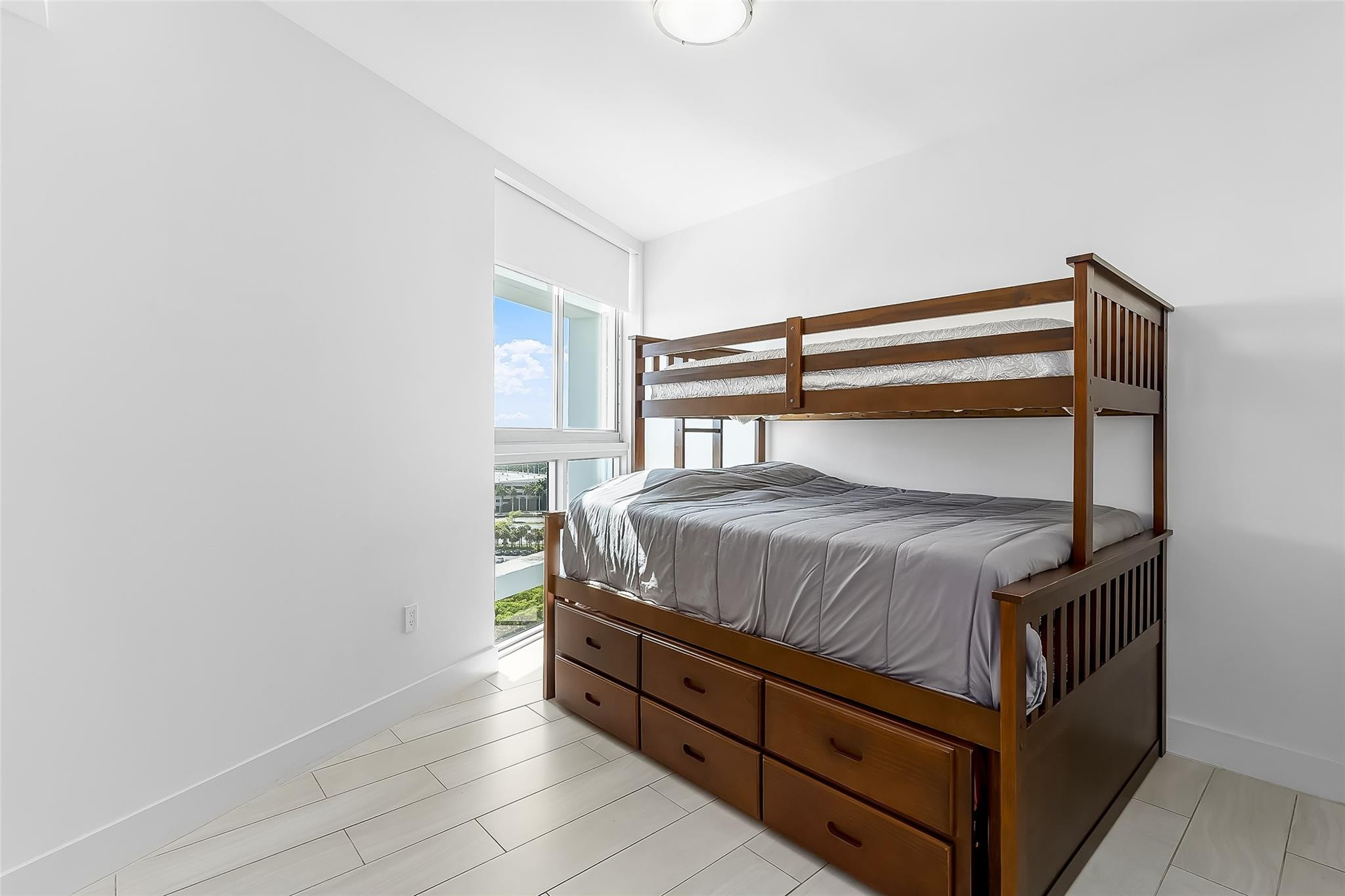 2000 Metropica #1410, Sunrise FL 33323