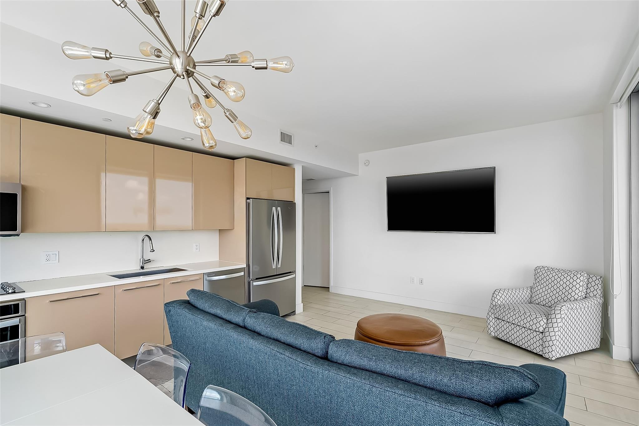 2000 Metropica #1410, Sunrise FL 33323