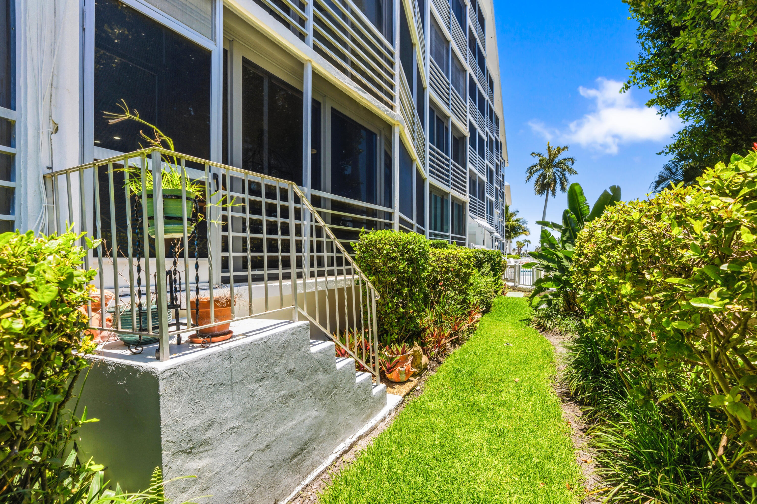3050 NE 47th #107, Fort Lauderdale FL 33308