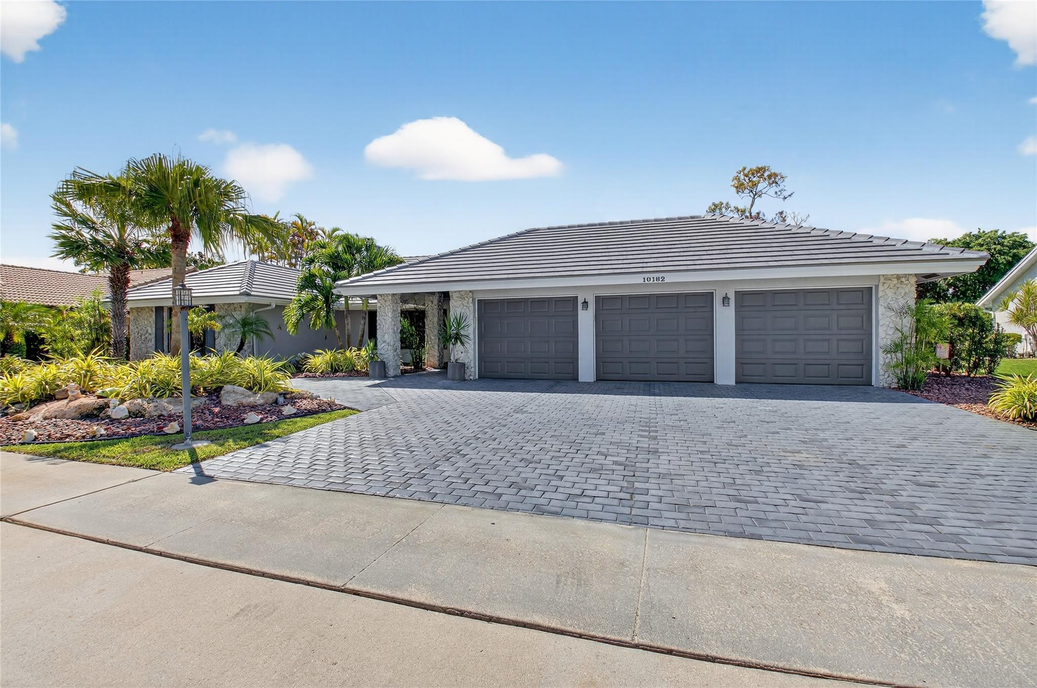 10182 Boca Woods, Boca Raton FL 33428