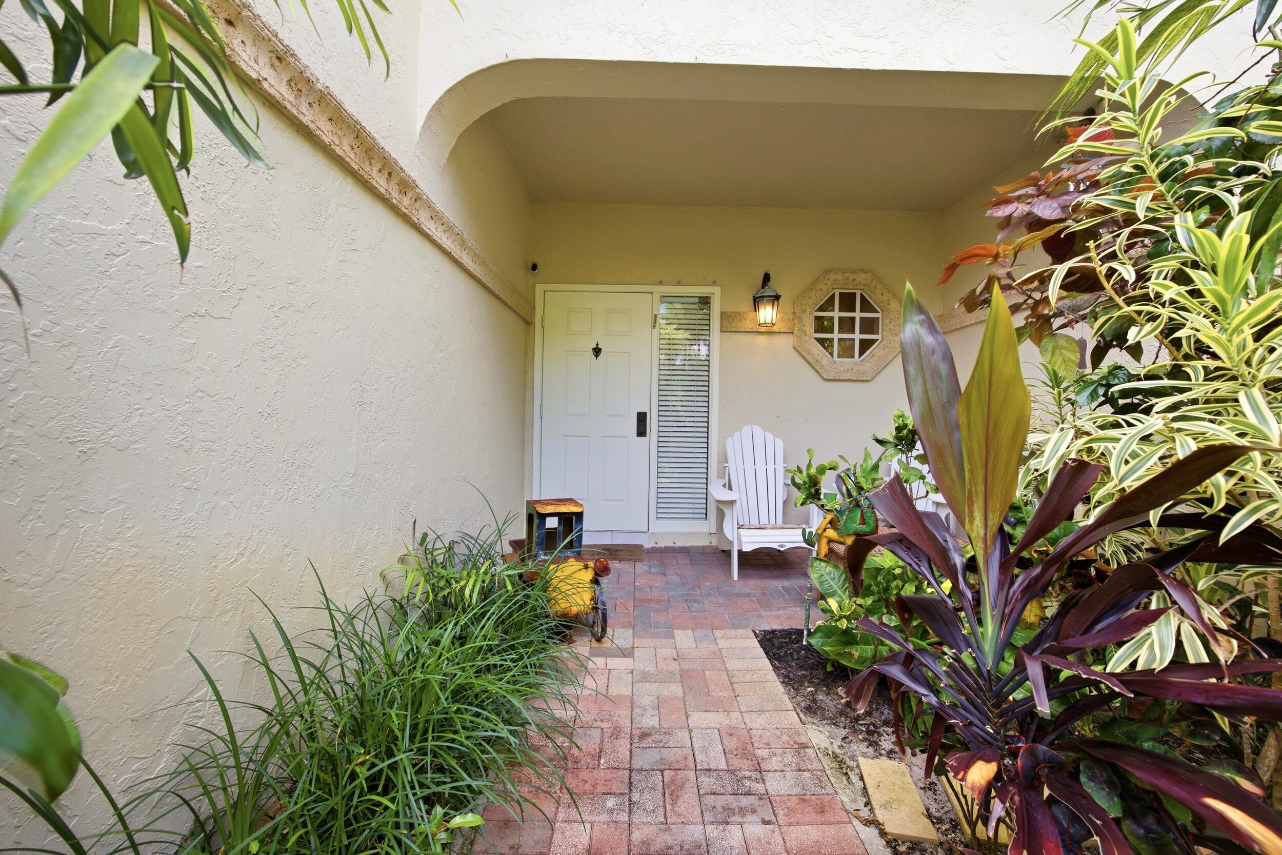 6738 Via Regina, Boca Raton FL 33433