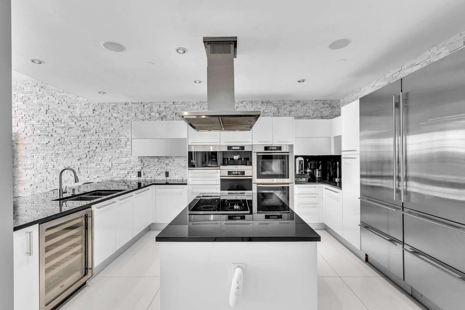 17121 Collins #4403, Sunny Isles Beach FL 33160